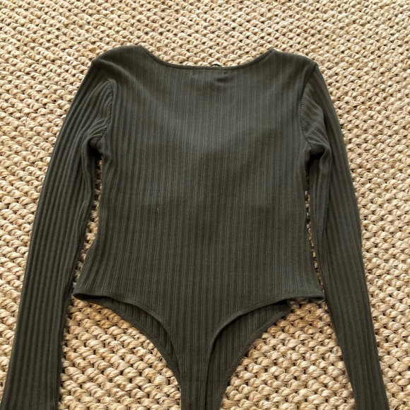 NWT MAUBY Twist Front Bodysuit in Olive- Size Medium - Picture 5 of 8